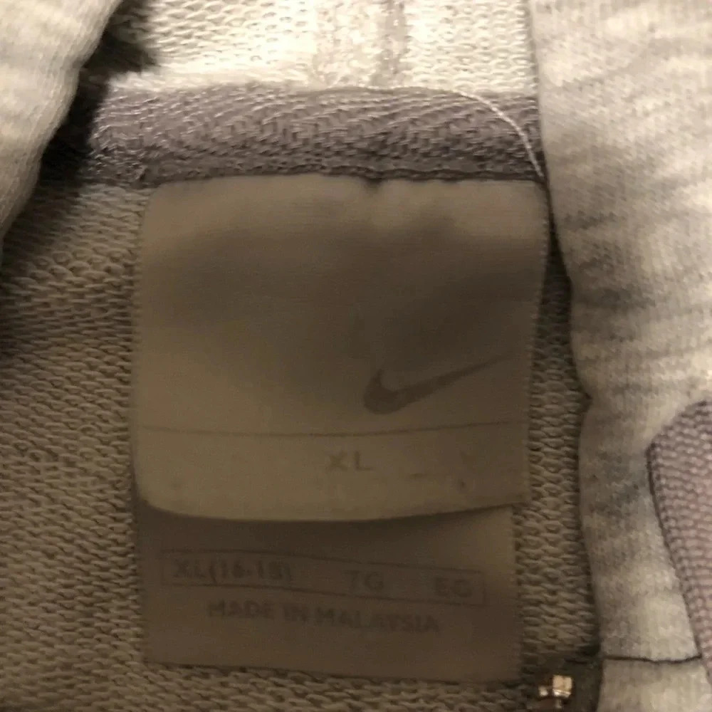 Nike grey light weight hoodie - Picture 6 of 6